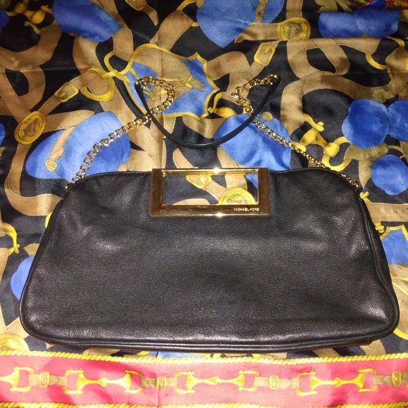 ❤️AUTHENTIC MICHAEL KORS Black Pebbled Leather Clutch Chain Shoulder Purse - Picture 1 of 9